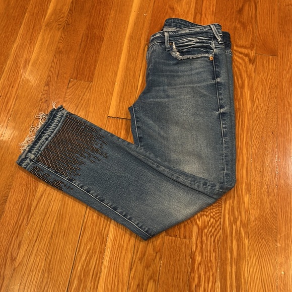 TRUE RELIGION STRAIGHT CROPPED WITH A RAW EDGE HEM WITH GOLDEN STUDS ABOVE. - Picture 6 of 6